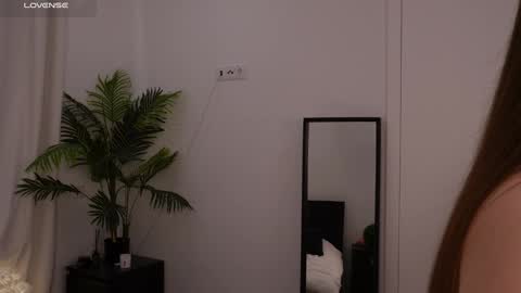 Snapshot of lilly_colins chatting on 01-17-25, 09:39 Lilly Colins online show from 01-17-25, 09:39