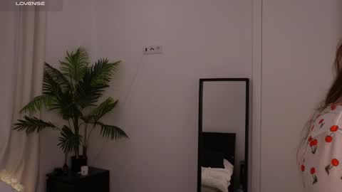 Snapshot of lilly_colins chatting on 01-18-25, 02:55 Lilly Colins online show from 01-18-25, 02:55