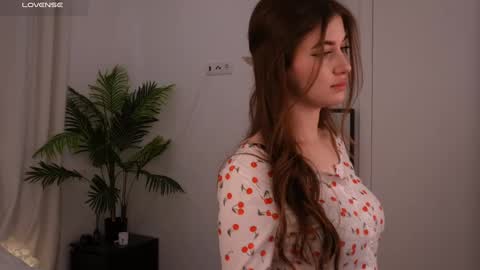 Snapshot of lilly_colins chatting on 01-18-25, 05:59 Lilly Colins online show from 01-18-25, 05:59