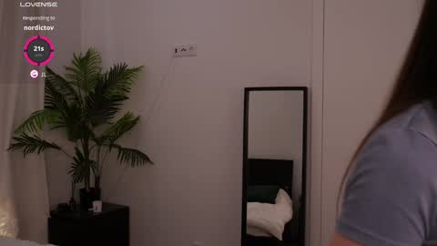 Snapshot of lilly_colins chatting on 01-20-25, 09:01 Lilly Colins online show from 01-20-25, 09:01