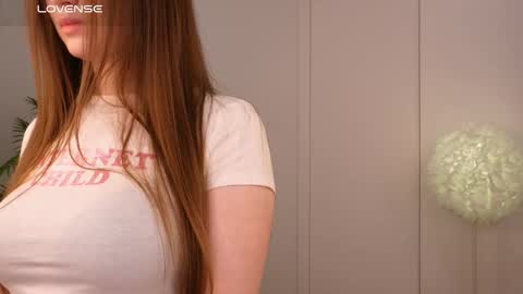 Snapshot of lilly_colins chatting on 01-25-25, 06:13 Lilly Colins online show from 01-25-25, 06:13