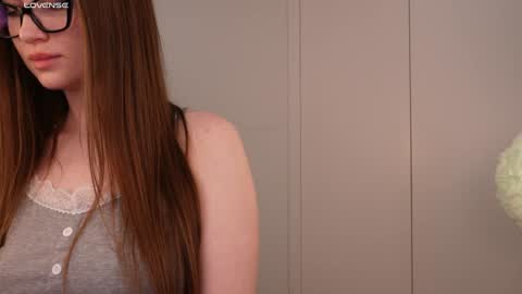 Snapshot of lilly_colins chatting on 01-31-25, 06:03 Lilly Colins online show from 01-31-25, 06:03