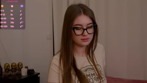 Snapshot of lilly_colins chatting on 02-09-25, 08:24 Lilly Colins online show from 02-09-25, 08:24