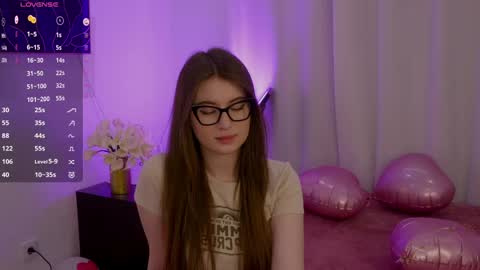 Snapshot of lilly_colins chatting on 03-06-25, 09:20 Lilly Colins online show from 03-06-25, 09:20