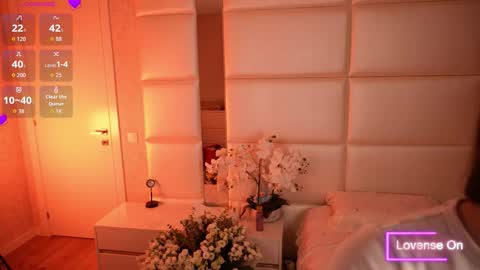 Snapshot of lilly_colins chatting on 10-10-25, 06:18 Lilly Colins online show from 10-10-25, 06:18