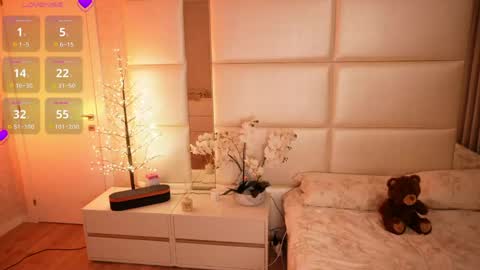 Lilly Colins online show from 04-12-26, 07:08