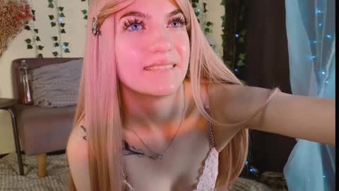 Snapshot of lilly_cooperr534616 chatting on 12-08-24, 07:37 Lilly online show from 12-08-24, 07:37