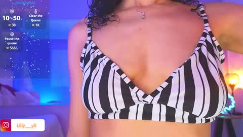 Snapshot of lilly_dollss chatting on 01-22-25, 02:14 Sofia online show from 01-22-25, 02:14