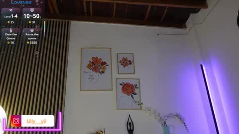 Snapshot of lilly_dollss chatting on 09-25-25, 12:09 Sofia online show from 09-25-25, 12:09