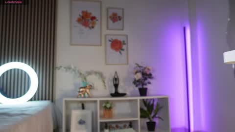 Snapshot of lilly_dollss chatting on 05-17-26, 01:29 Sofia online show from 05-17-26, 01:29