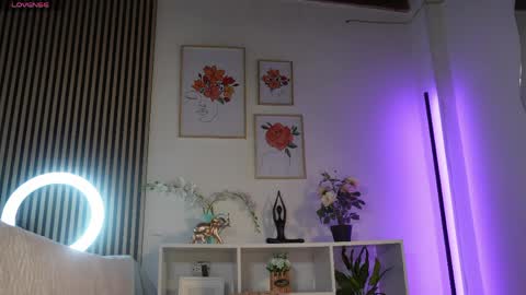Snapshot of lilly_dollss chatting on 05-23-26, 01:37 Sofia online show from 05-23-26, 01:37