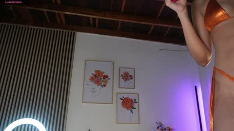 Snapshot of lilly_dollss chatting on 05-31-26, 01:18 Sofia online show from 05-31-26, 01:18