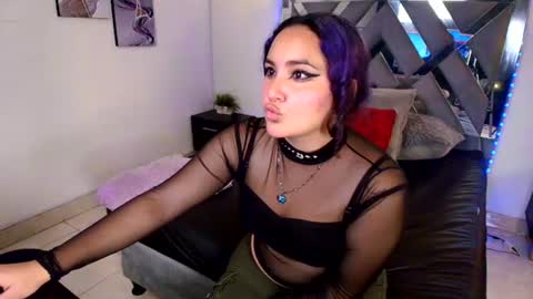 Snapshot of lilly_foxxy chatting on 06-30-26, 11:00 online show from 06-30-26, 11:00