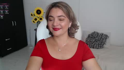 Snapshot of lilly_milf chatting on 02-06-25, 01:32 Lilly online show from 02-06-25, 01:32
