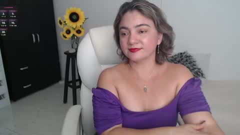 Snapshot of lilly_milf chatting on 03-07-25, 02:45 Lilly online show from 03-07-25, 02:45