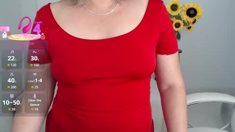 Snapshot of lilly_milf chatting on 10-08-25, 04:15 Lilly online show from 10-08-25, 04:15