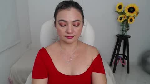 Snapshot of lilly_milf chatting on 10-24-25, 03:41 Lilly online show from 10-24-25, 03:41
