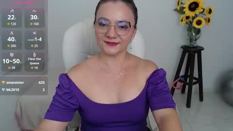 Snapshot of lilly_milf chatting on 10-25-25, 03:51 Lilly online show from 10-25-25, 03:51