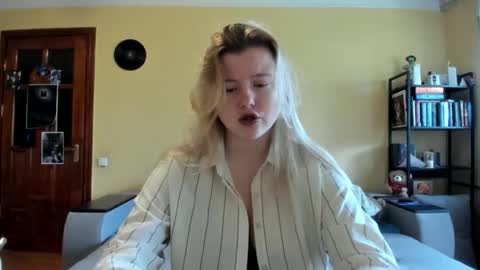Snapshot of lillydepp chatting on 04-25-26, 10:18 Lilly Depp online show from 04-25-26, 10:18