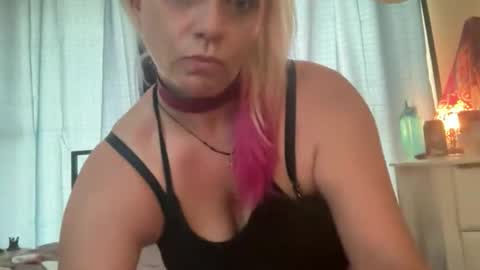 Snapshot of lilpuffster chatting on 10-25-25, 09:09 lilpuffster online show from 10-25-25, 09:09