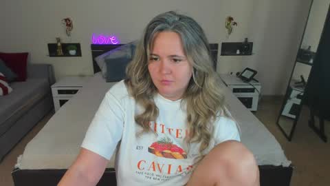 Lily online show from 05-29-26, 01:14