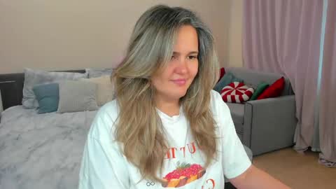 Lily online show from 06-02-26, 01:07