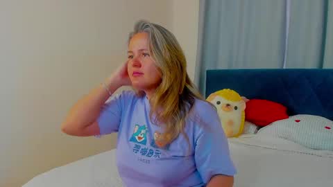 Lily online show from 06-04-26, 01:22