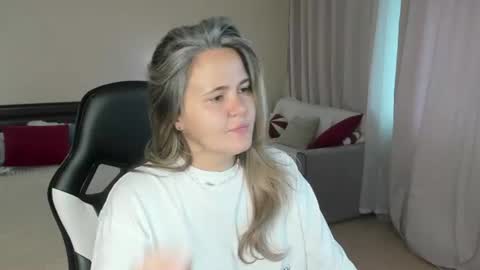 Lily online show from 07-08-26, 12:59