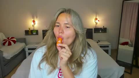 Lily online show from 07-20-26, 12:58
