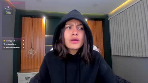 Snapshot of lily_fox1 chatting on 02-19-25, 07:06 Lily online show from 02-19-25, 07:06