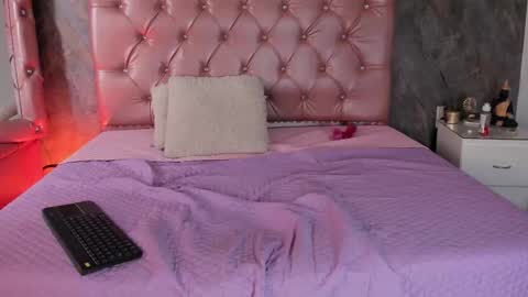 lily_rose0 online show from 02-27-26, 07:58