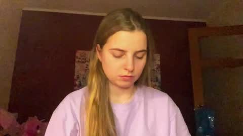 Snapshot of lily_smily chatting on 02-10-26, 01:37 Lily online show from 02-10-26, 01:37