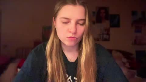 Snapshot of lily_smily chatting on 03-29-26, 08:09 Lily online show from 03-29-26, 08:09