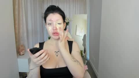 Snapshot of lily_sterling chatting on 05-11-26, 01:22 lily online show from 05-11-26, 01:22