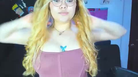 lily_stone04 online show from 04-20-26, 05:21