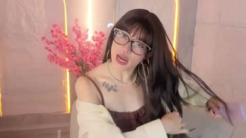 Snapshot of lily_tx chatting on 06-10-26, 12:37 Follow me.. Live 730 to 1400 online show from 06-10-26, 12:37