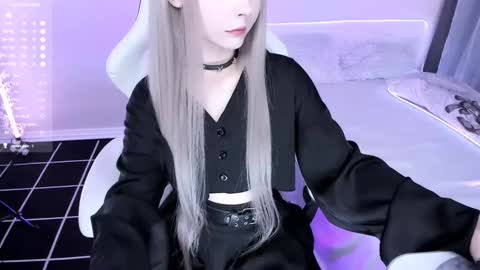 Snapshot of lily_weep chatting on 09-09-25, 12:32 Lily online show from 09-09-25, 12:32
