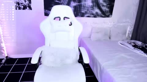 Lily online show from 01-12-26, 03:01