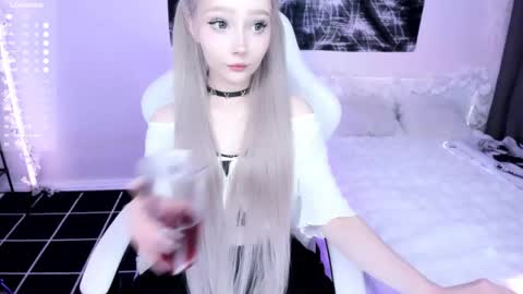 Snapshot of lily_weep chatting on 06-03-26, 10:15 Lily online show from 06-03-26, 10:15