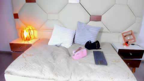 Snapshot of lilydoll1 chatting on 07-01-26, 08:30 Lily online show from 07-01-26, 08:30
