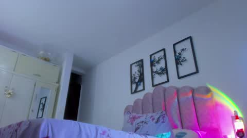 Lily online show from 05-04-26, 05:47