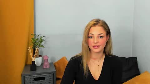 Lily online show from 12-20-24, 07:39