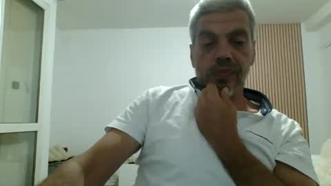 lilylovelyman50 online show from 08-09-26, 03:19
