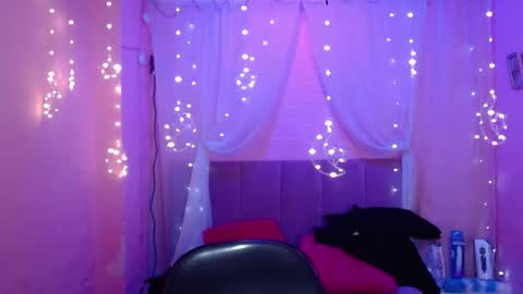 Snapshot of lilymoon_018 chatting on 07-08-26, 02:10 lilymoon_018 online show from 07-08-26, 02:10
