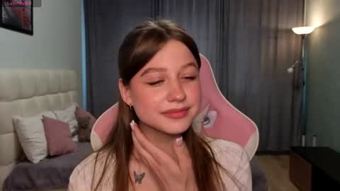 Snapshot of lilymoore69 chatting on 06-17-26, 09:01 Lily online show from 06-17-26, 09:01