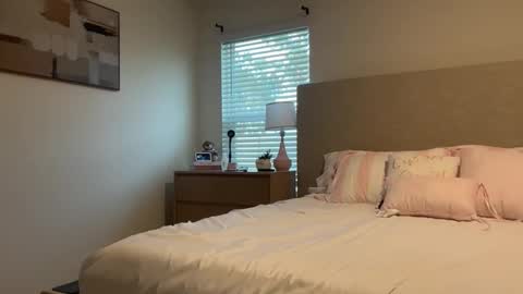 lilysummers21208 online show from 06-04-26, 12:05
