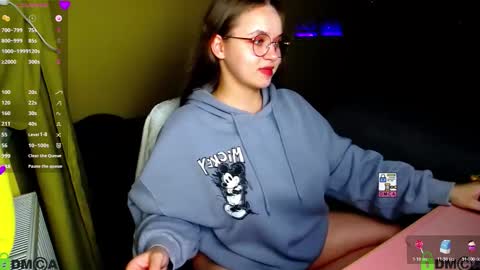 Lily online show from 11-10-25, 09:36