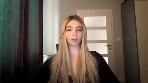 Snapshot of lilysweetgirl chatting on 05-19-26, 05:30 Lily online show from 05-19-26, 05:30