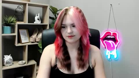 Snapshot of lilysweetxo chatting on 06-11-26, 07:17 Lily online show from 06-11-26, 07:17