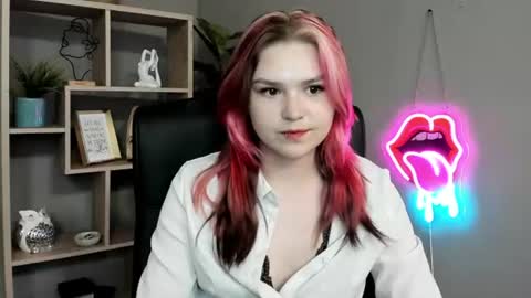 Snapshot of lilysweetxo chatting on 06-14-26, 01:46 Lily online show from 06-14-26, 01:46